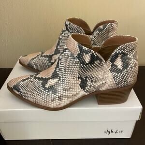 Style & Co. Vidyaa Faux Leather Block Heel‎ Ankle Boots